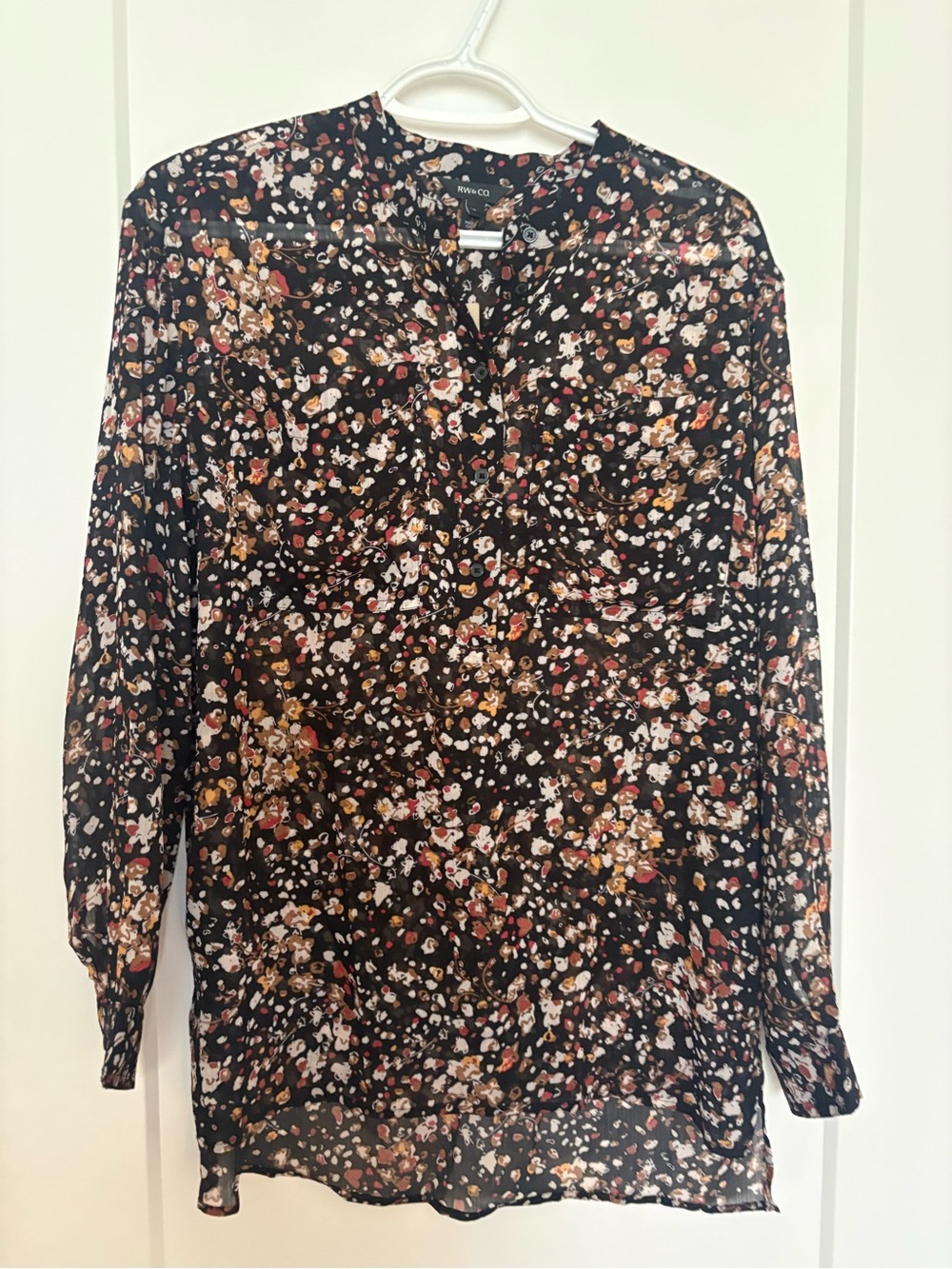 RW&CO. Black Floral Long-Sleeve Tunic